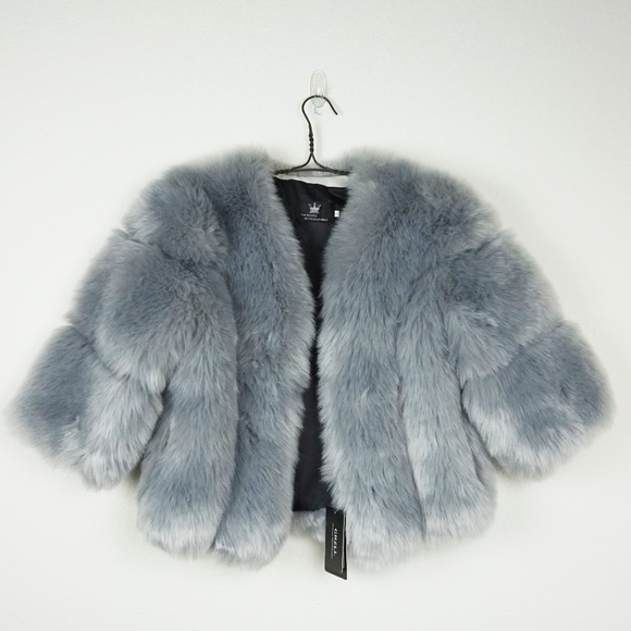 Jackets & Blazers - Grey faux fur 3/4 sleeve fluffy jacket